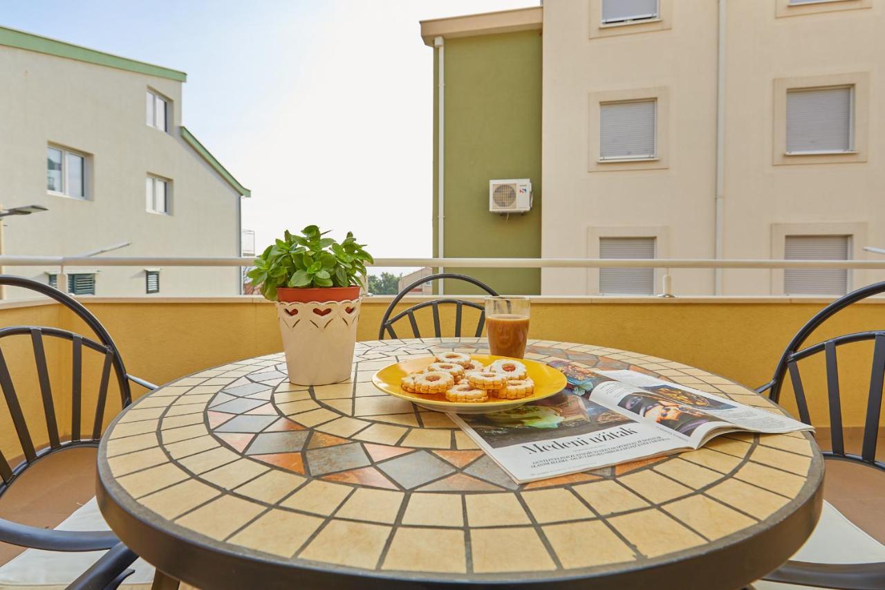 Apartments Zelic Тучепи Екстер'єр фото